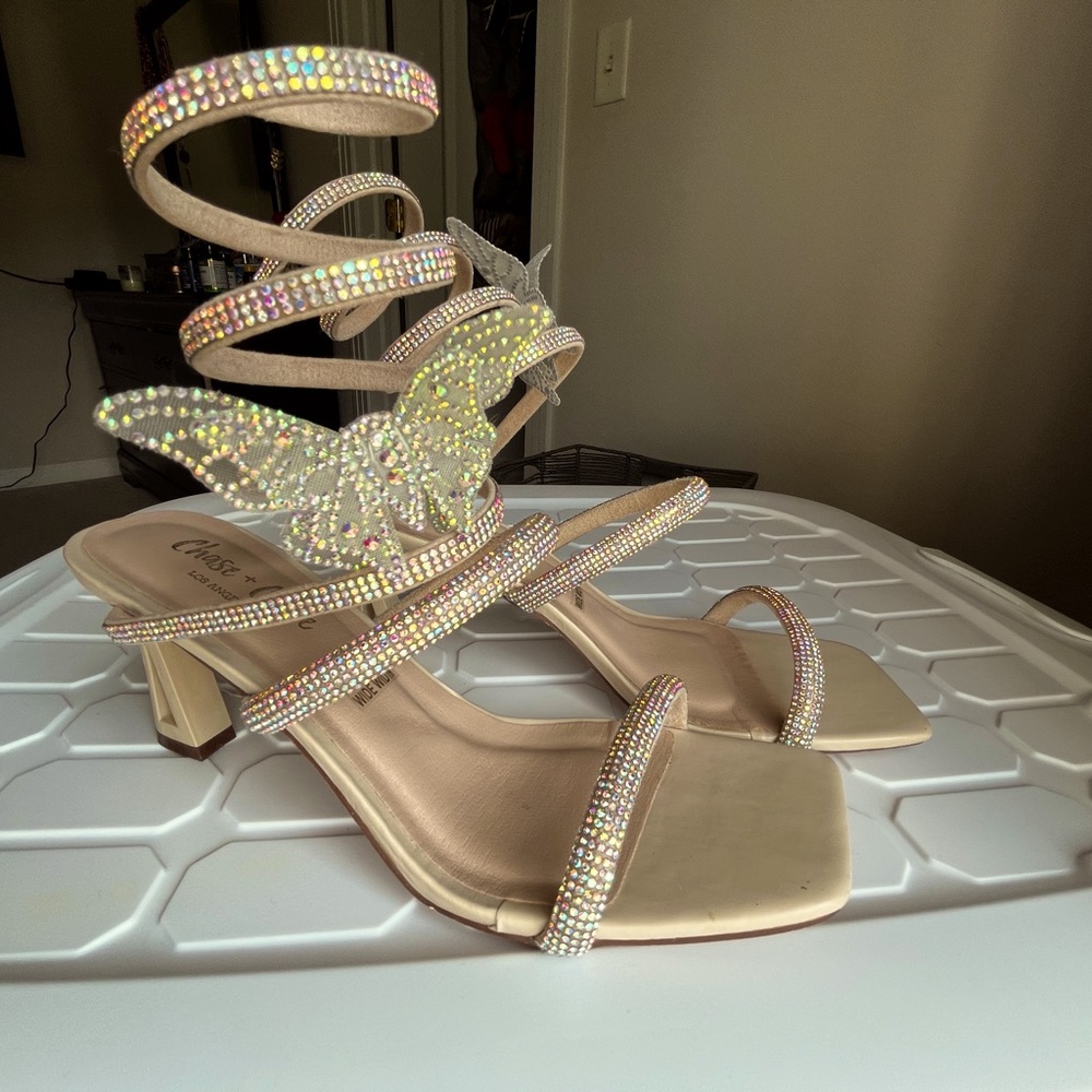 Chase & Chloe New York 10M (wide) Diamond stones with Butterfly. Very clean